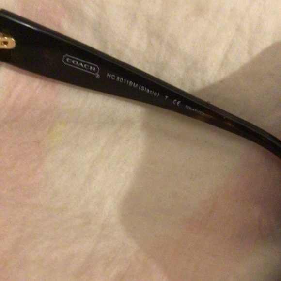 Coach sunglasses with the case - Picture 14 of 14